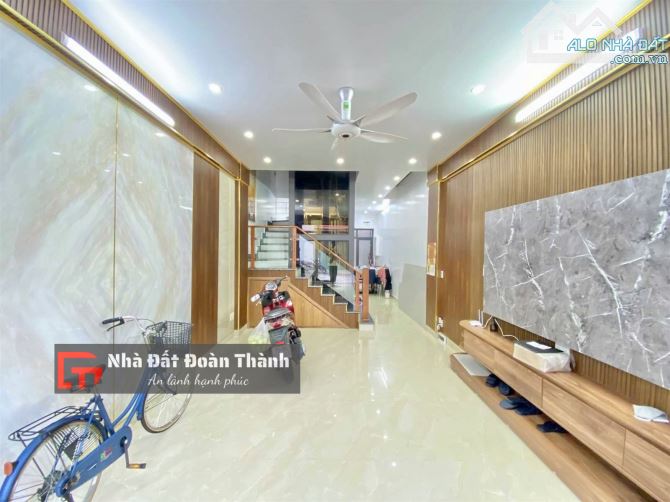 61m2 nhà phố Văn Cao 5 tầng thang máy - 1