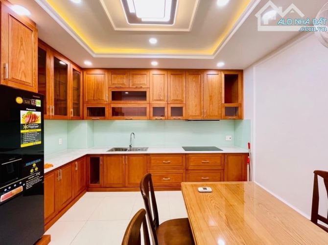 Chuyển nhượng căn 4PN , 3 WC ngay Đào Duy Anh, Phú Nhuận. Giá 2.39 tỷ/65m2. SHR chính chủ - 2