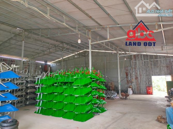 Bán nhà xưởng cũ Đất ngang 46m tổng dt 4000m2 giá chỉ 4ty/1sào thuộc xã thiện tân v - 3