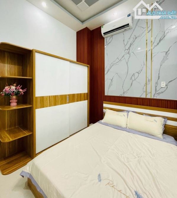 Cô Hai bán nhà về quê sống ở Đường Tôn Đản, Phường 15 , Quận 4 DT:67,3m2 Giá:2 tỷ 580 - 7