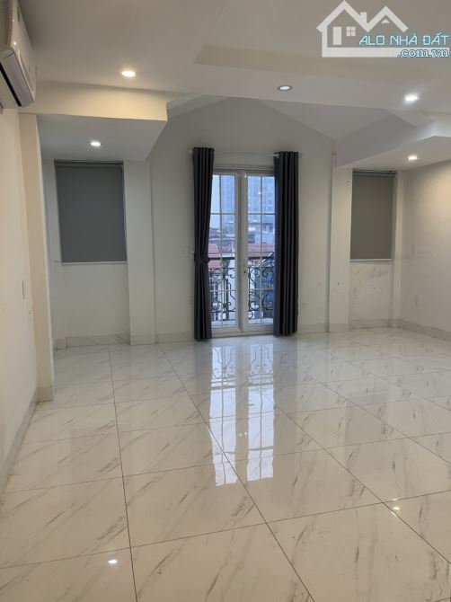 Cho thuê nhà trên đường Nguyễn Huy Tưởng, Thanh Xuân, dt 70m2 x 7t, thang máy, giá 45 tr - 1