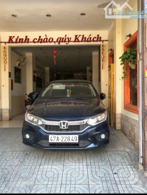 Bán Khách Sạn số 201 Cộng Hoà, Q. Tân Bình, Rộng 150m2, Xây 8 Tầng, 33 Phòng, 36WC - 1