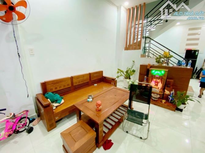 Bán Nhà 2 Lầu, 37m², Hẻm Thông Phú Thọ Hòa, Gần Chợ Vải, Tiện Ích Đầy Đủ, Giá Tốt - 3