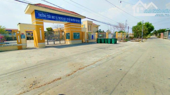 Hàng Vip, 150m2 đất thổ đường xe tải, sát trường học, 650tr - 4