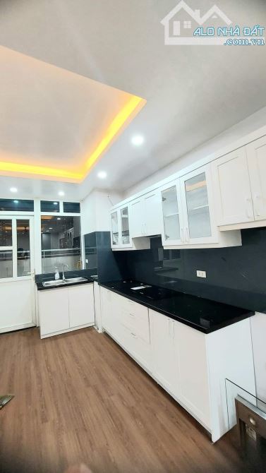 Bán căn hộ chung cư 112m2, 3 ngủ đẹp long lanh, chủ tặng lại toàn bộ nội thất, giá 5,2 tỷ - 5