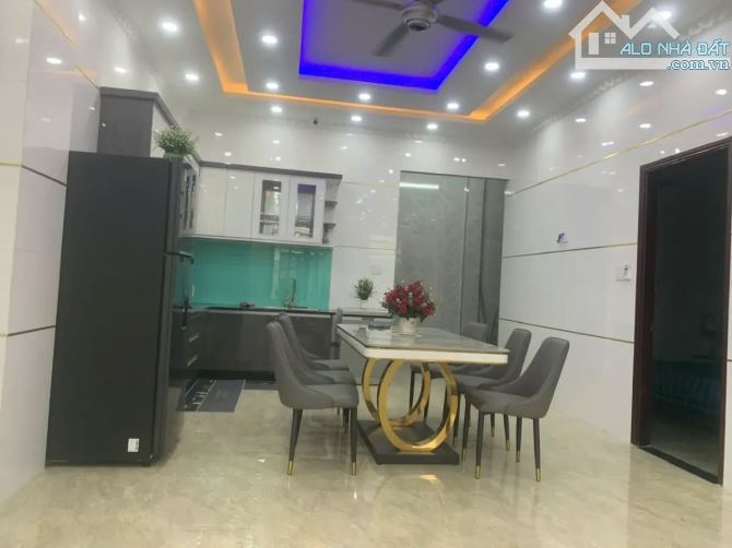 Chỉ 18 tỷ có nhà đẹp ngang 8m HXT Tân Sơn 144m2 3 lầu mái Thái gần sân Golf Tân Sơn Nhất - 9