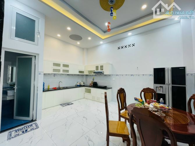 Chú Tám bán nhà 1T1L Thành Thái Quận 10 62m2 khu an ninh