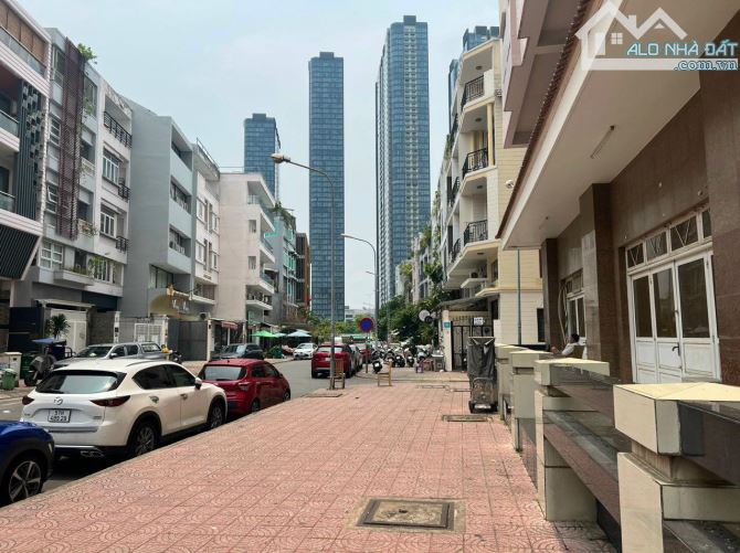 Bán 709m2 đất đường Nguyễn Hữu Cảnh, P.19, Bình Thạnh, 21x42m2 Giá 150 Tỷ