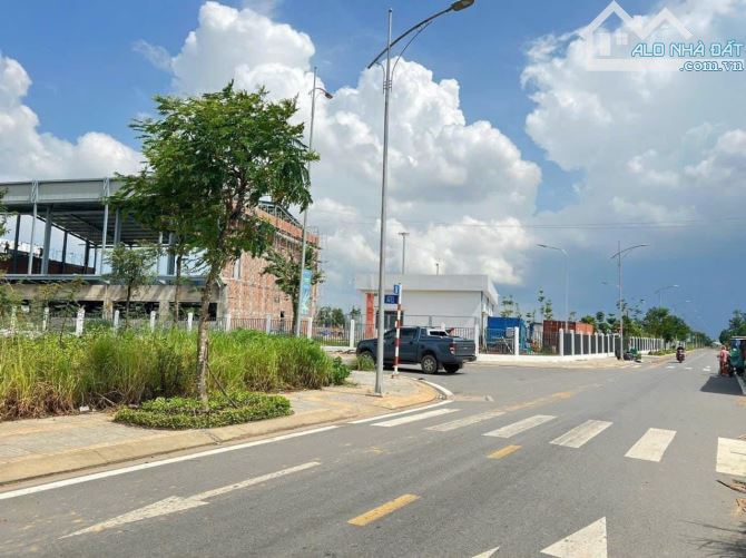 Thanh lý lô đất 126m2 giá 2,3 tỷ nằm ngay khu dân cư mới Long Đức gần KCN công nghệ cao