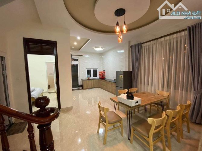 BÁN Villa 214,7m2 tại đường Hùng Vương, P9, Tp.Đà Lạt giá chỉ 9,7 tỷ