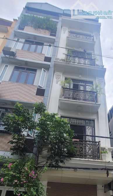 Nhỉnh 5 tỷ, lô góc 4 tầng mới Kiến Hưng, Hà Đông. 40m2, mt 3.3m đầy đủ nội thất, ô tô gần