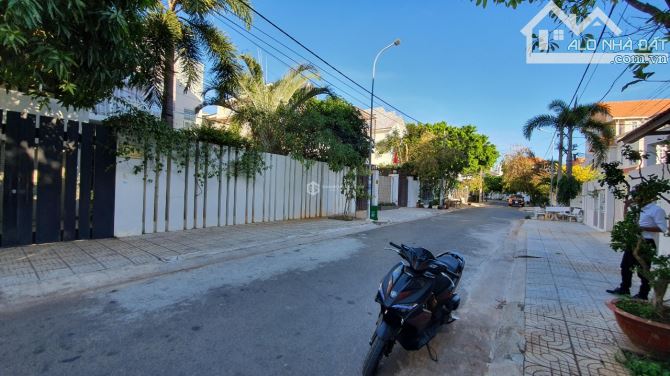 Bán đất Khu Biệt Thự Phương Nam , mặt tiền Nguyễn Hữu Tiến P8 TPVT giá 12 tỷ 200m2 - 1
