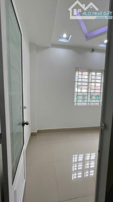 5,5 tỷ Bán  Hàn Hải Nguyên, phường 9,Q11   DT 3,5 x 9 ; SD: 93,8m2   2 lầu BTCT + ST - 2