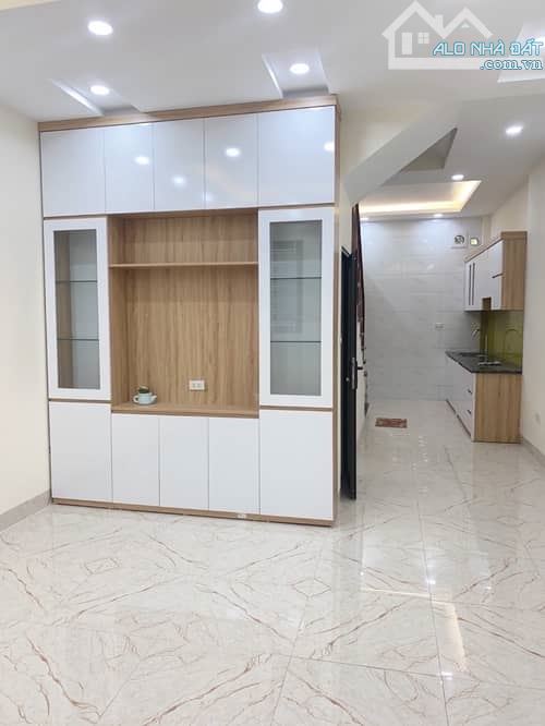 BÁN NHÀ NGỌC TRÌ - LONG BIÊN - NHÀ DÂN XÂY - CÓ SÂN RIÊNG - 42M2 X 5 TẦNG - GIÁ 4.3 TỶ - 2