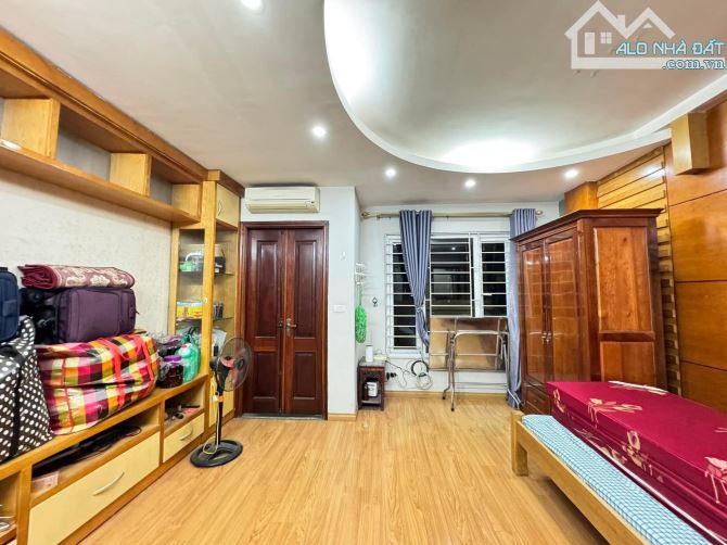 BÁN NHÀ PHÂN LÔ VỈA HÈ RỘNG Ô TÔ TRÁNH NGHĨA TÂN, CẦU GIẤY 42M² 4 TẦNG MẶT TIỀN 4M 11 TỶ - 3