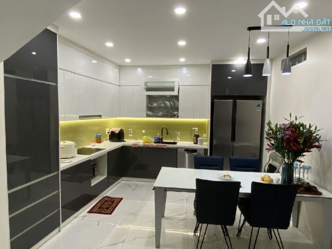 NHÀ ĐẸP PHỐ VIP MINH KHAI LẠC TRUNG Ô TÔ NGỦ 57M2 4 TẦNG, FULL ĐẸP 12,5 TỶ