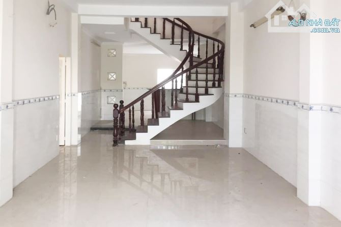 Bán nhà Bạch Đằng, Phường 24 Bình Thạnh, 100m² (5.6x18m) 3 Lầu