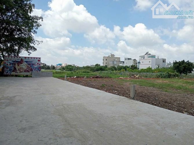 CHỦ GỬI BÁN LÔ ĐẤT GÀN CHỢ NGÃ 3 BẦU 105M2 GIÁ CHỈ 1 TỶ 380TR GỌI CHO EM CHỐT CỌC