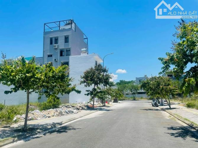 🏠🏠🏠bán rẻ lô đất khu dự án Fpt ,phường hoà quý giá rẻ quá ạ