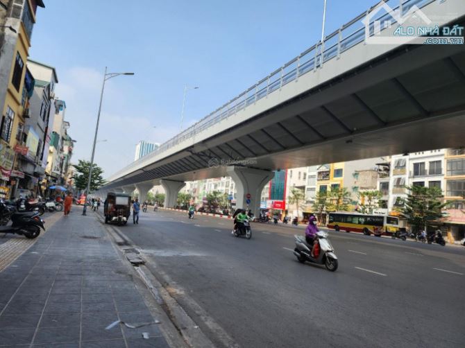 Bán đất MẶT PHỐ Minh Khai - Đại La, 240m2. 69 tỷ.