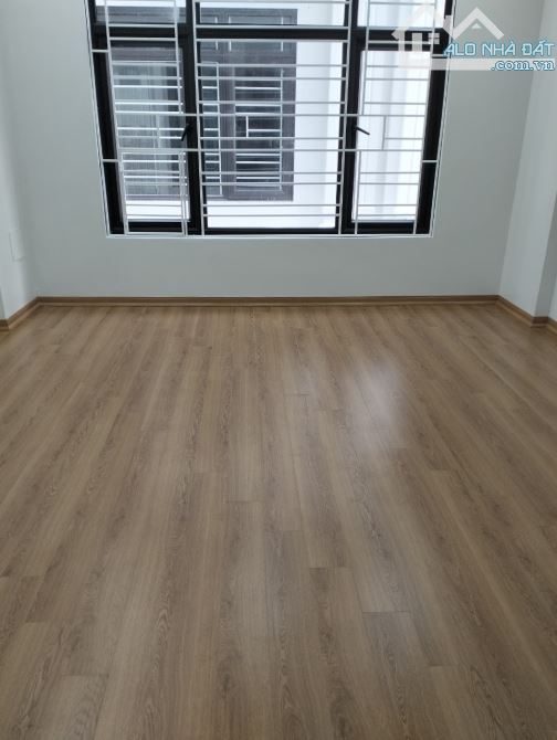 - Bán nhà ngõ 460 phố Thụy Khuê dt 30 m2 x 5 t mới đẹp phun nội thất 5 tỷ hơn - 1