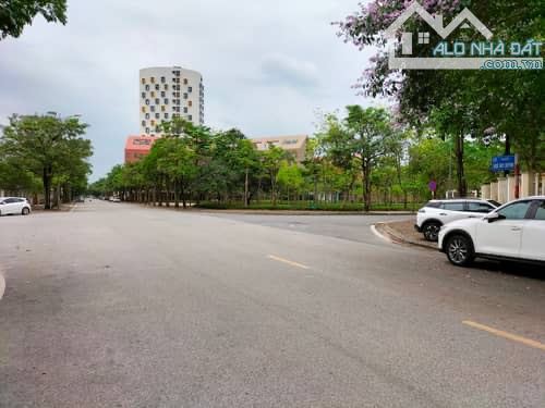 BÁN BIỆT THỰ ĐẸP KĐT VIỆT HƯNG, NGÔ HUY QUỲNH, 200M2, MT 10M, GIÁ 36 TỶ - 2