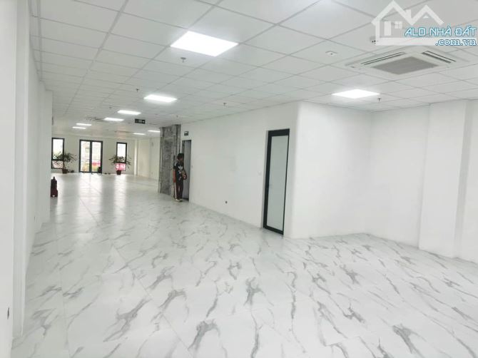 Bán nhà mặt phố Giảng Võ gần 200m2 7 tầng thang máy, thông sàn vỉa hè đá bóng chỉ 68 tỷ - 2