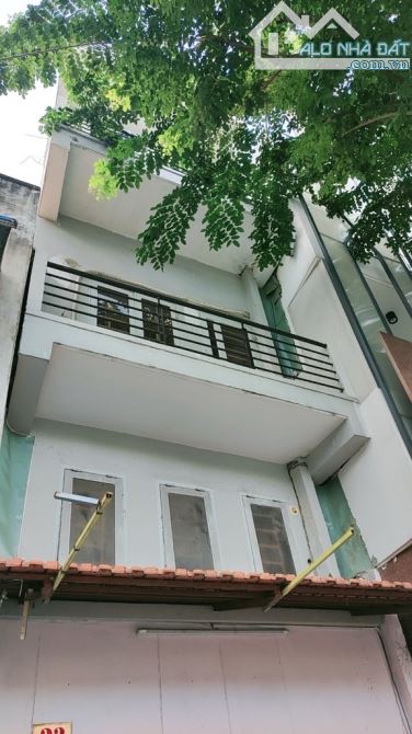 Bán nhà mặt tiền Phạm Văn Đồng, P.3, QGV. DT 56m2. Giá nhỉnh 11 tỷ.