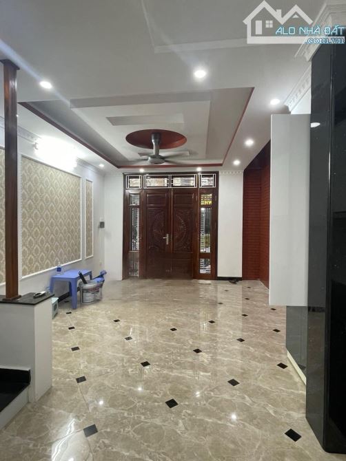 BÁN NHÀ MINH KHAI, HBT ĐỐI DIỆN TIMCTY DT 37M * 5T * MT 4,2M. CHÀO 7,5 TỶ, Ô TÔ ĐỖ CỬA.