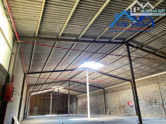 Cho thuê nhà xưởng giá rẻ 2000m2 chỉ 60 triệu Thiện Tân-Vĩnh Cửu-Đồng Nai