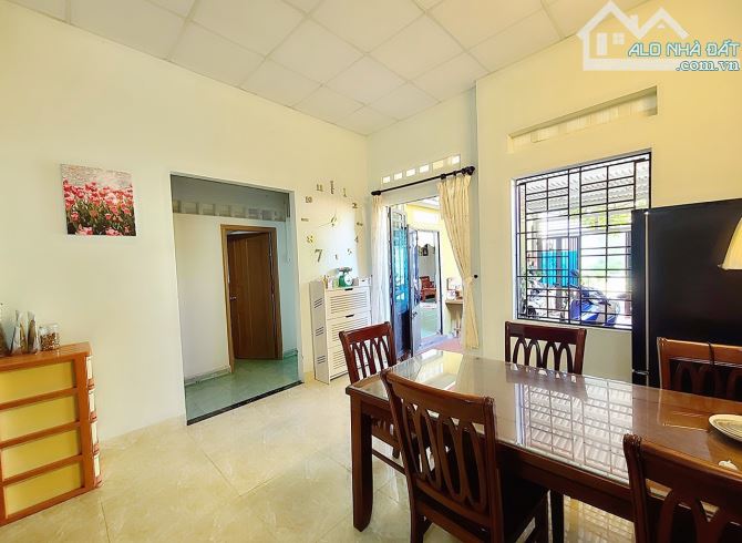 Bán Homestay sát biển Mỹ Khê, Đà Nẵng, 116m2, ô tô đậu đổ, chỉ 6,x tỷ.