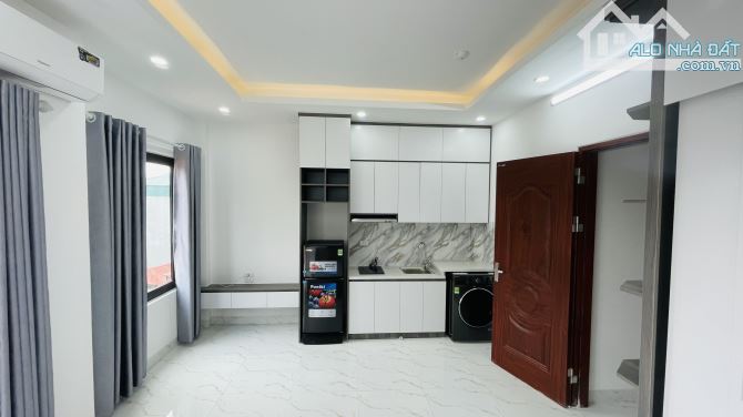 Nhà đẹp, Vị trí đẹp gần hồ B52 xây mới thang máy 6T 60m2 MT5m Đội Cấn Ngọc Hà giá 12 tỷ