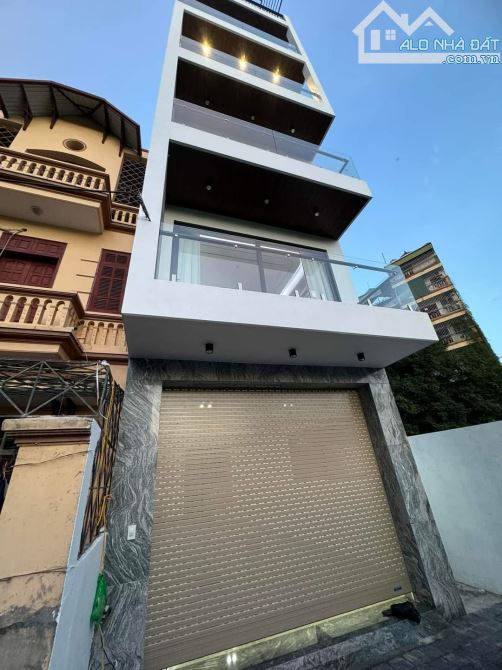 NGỌC LÂM NGUYỄN VĂN CỪ 63M2 x 7T THANG MÁY GARA OTO NGÕ THÔNG FULL NỘI THẤT. 16,6TỶ