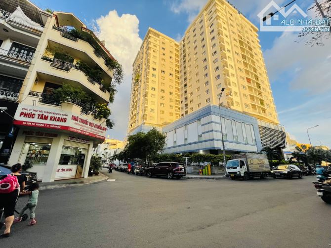 Bán Nhà hẻm nhựa 6m khu Đường Hoa Phan Xích Long 5x17 sát vách Q1 chỉ 24 Tỷ