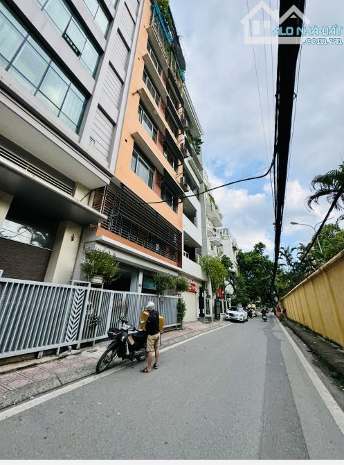 Tôn Thất Thiệp. Ba Đình. Em ruột Hoàn Kiếm căn hộ dòng tiền ô tô dừng đỗ ngày đêm 90m x 9