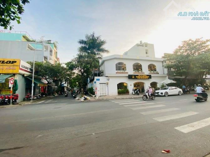 Bán nhà căn góc MTKD Trần Hưng Đạo Tân Phú 16.7x19m đúc 2 lầu giá 75 tỷ TL - 1