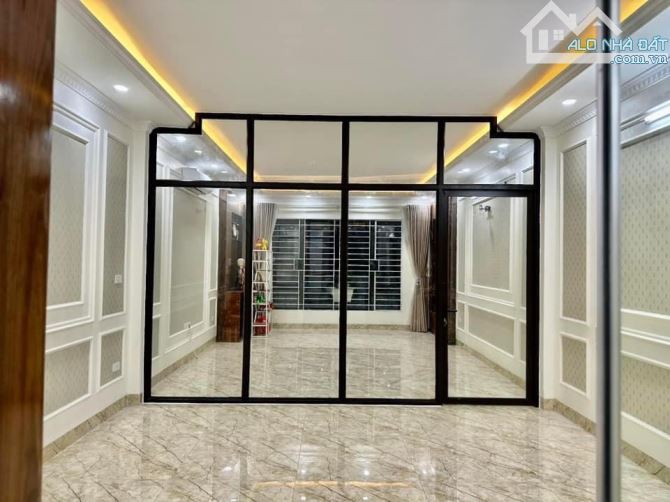 Cho thuê VP 120m2 Trần Quốc Hoàn Giá 18tr/th  đủ nội thất, ô tô đỗ cửa. - 1