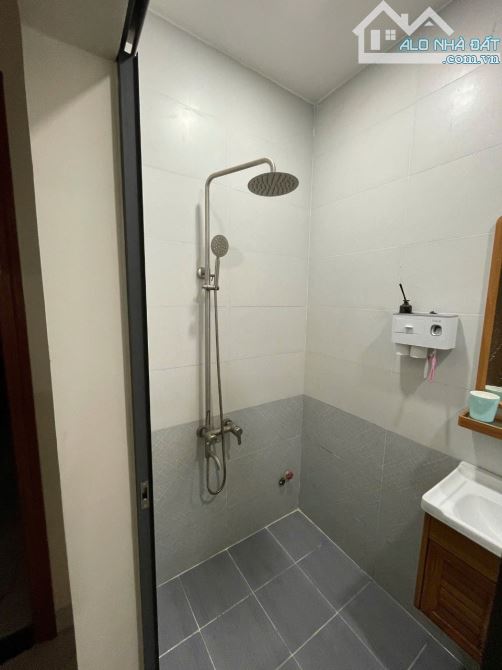 Nhà đẹp khu Vạn Xuân, gần chùa Vạn Đức. Nhà 1 trệt 2 lầu, 3pn 3wc. View hồ rất mát mẻ - 12