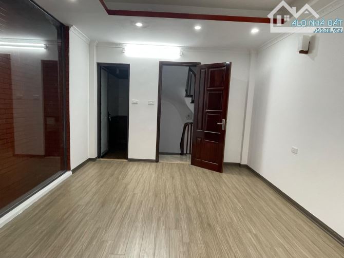 BÁN NHÀ MINH KHAI, HBT ĐỐI DIỆN TIMCTY DT 37M * 5T * MT 4,2M. CHÀO 7,5 TỶ, Ô TÔ ĐỖ CỬA. - 2