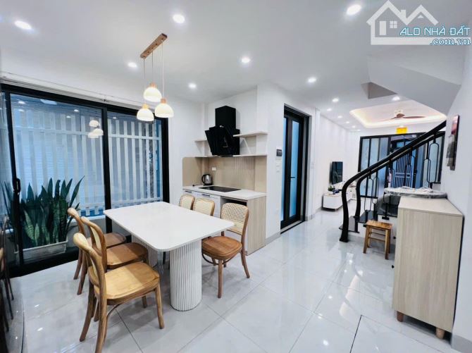 🏡 HOA HẬU TẦM GIÁ 10 TỶ - NHÀ CẦU GIẤY 4.5 TẦNG – 52M2 - LÔ GÓC – Ô TÔ ĐỖ CỬA - 2