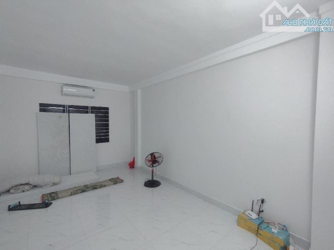 Bán nhà Trần Khát Chân, 40m2, vị trí đẹp, sau MP 1 nhà, ngõ ba gác, nhà đẹp ở luôn - 2