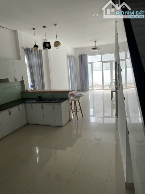 Nhà ngay Văn Hoa Villa - Sẵn 1 lầu, DTSD 160 M2, khá mới, chỉ 2 sẹc Nguyễn Văn Hoa, p.Thốn - 3