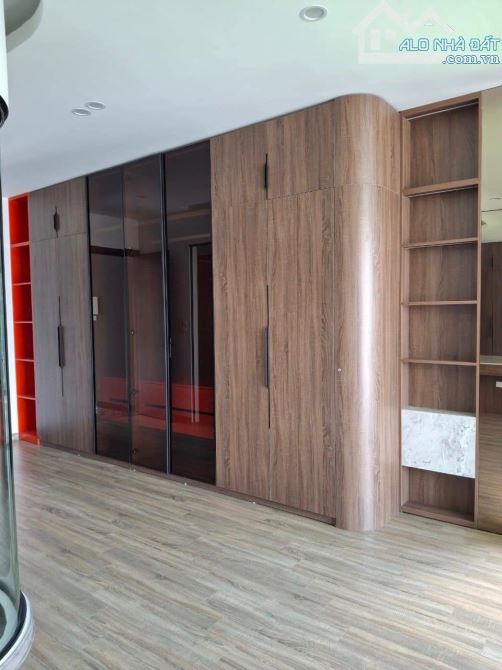 NGỌC LÂM NGUYỄN VĂN CỪ 63M2 x 7T THANG MÁY GARA OTO NGÕ THÔNG FULL NỘI THẤT. 16,6TỶ - 3