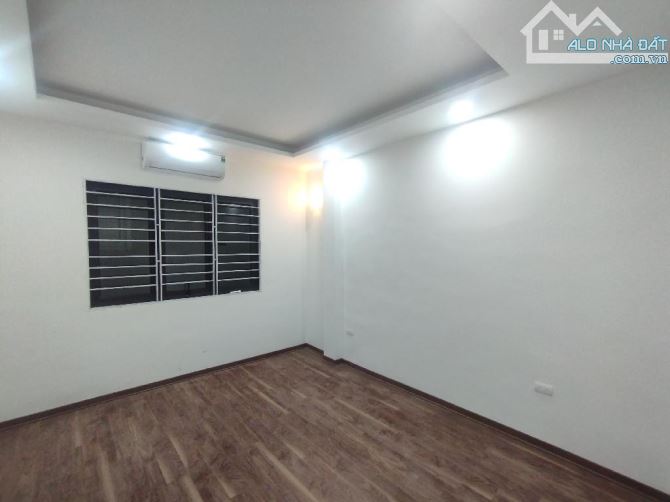 Bán nhà Trần Khát Chân, 40m2, vị trí đẹp, sau MP 1 nhà, ngõ ba gác, nhà đẹp ở luôn - 3