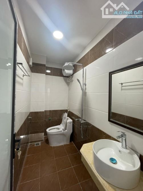 BÁN NHÀ MINH KHAI, HBT ĐỐI DIỆN TIMCTY DT 37M * 5T * MT 4,2M. CHÀO 7,5 TỶ, Ô TÔ ĐỖ CỬA. - 4