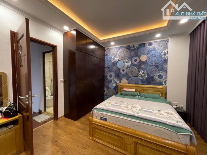 🏡BÁN NHÀ KHU PHÁO ĐÀI LÁNG - 5 TẦNG - MT 4.7M - ĐƯỜNG TRƯỚC NHÀ 3m - 4