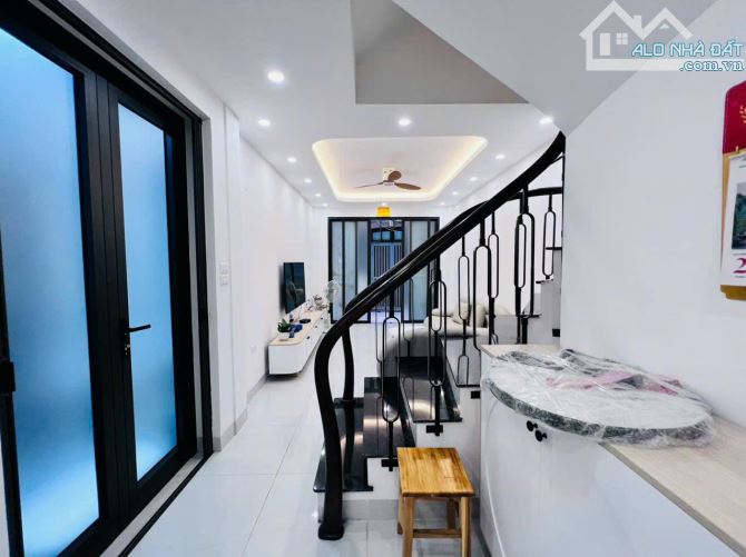 🏡 HOA HẬU TẦM GIÁ 10 TỶ - NHÀ CẦU GIẤY 4.5 TẦNG – 52M2 - LÔ GÓC – Ô TÔ ĐỖ CỬA - 4