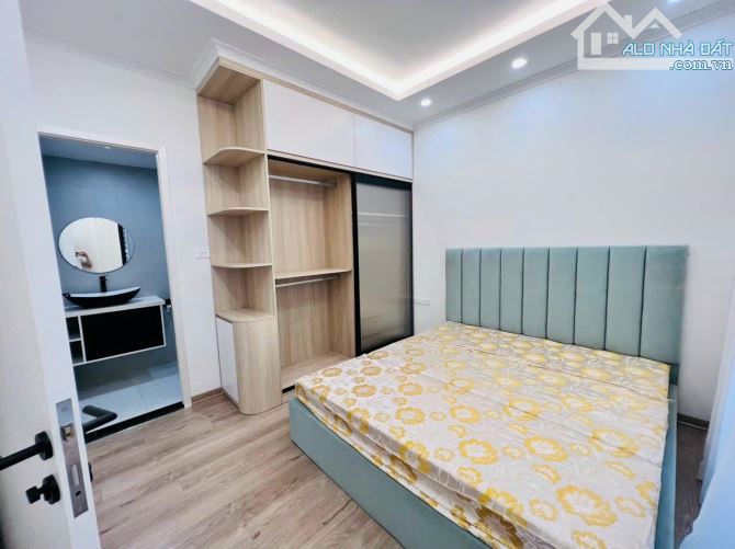 🏡 HOA HẬU TẦM GIÁ 10 TỶ - NHÀ CẦU GIẤY 4.5 TẦNG – 52M2 - LÔ GÓC – Ô TÔ ĐỖ CỬA - 5