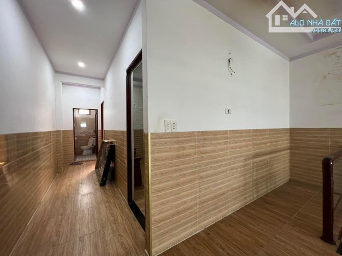 Nhà khá mới - DTSD 170 m2 , đối diện cty Bitis, chợ Quận (Tam Hiệp, 2 sẹc Phạm Văn Thuận - 7