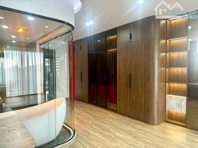 NGỌC LÂM NGUYỄN VĂN CỪ 63M2 x 7T THANG MÁY GARA OTO NGÕ THÔNG FULL NỘI THẤT. 16,6TỶ - 8